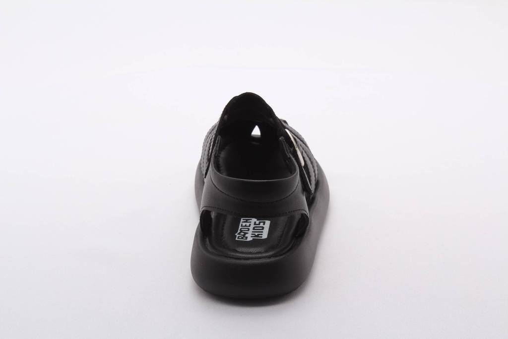 Сандалии закрытые