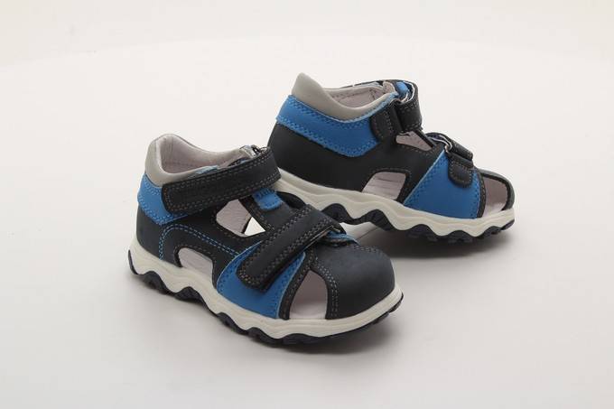 Сандалии закрытые