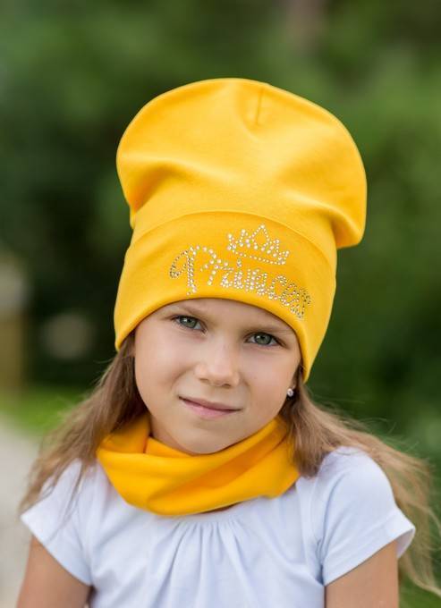 Шапка с отворотом трикотажная