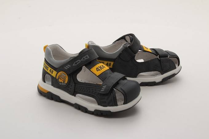 Сандалии закрытые